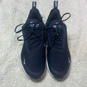 Navy blue Nike 270 size 7 youth (8.5 women’s)